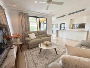 The Palms at Waterfront