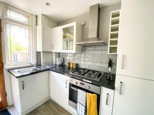 Wonderful House in Luton with Garden