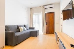 New and bright Triana Niebla Apartment in Seville