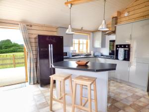 Deer Cabin-hot tub-dog friendly-mountain view