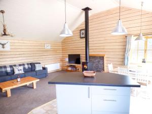 Deer Cabin-hot tub-dog friendly-mountain view