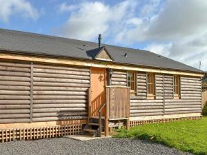 Deer Cabin-hot tub-dog friendly-mountain view