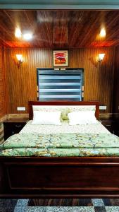 Black bird hotel and restaurant