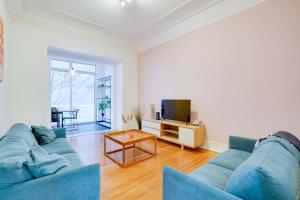 Family Comfort in Principe Real AC and Parking