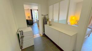 6 Bright Cozy Studio Moulin Rouge