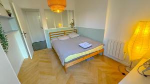 6 Bright Cozy Studio Moulin Rouge