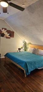 Vintage Eastside Beltline Trail Apartment by Krog St Market with Free Parking