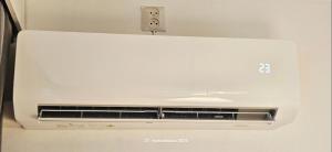 Top floor 51m2, Balcony, 150 M WiFi, air cooling, own parking place, 300m Metro