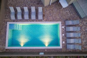 Lucetta Pool Apartments