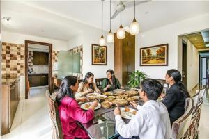 Via Hemkunt Residency