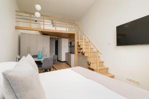 Studio apartment with mezzanine - Augustianska 1