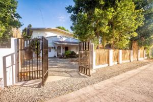 Spacious 6 Bedroom Private Villa 5 Minutes to Crisologo Sleeps 20