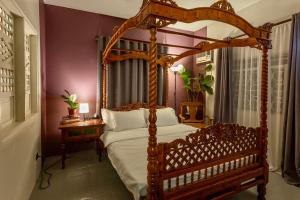Spacious 6 Bedroom Private Villa 5 Minutes to Crisologo Sleeps 20