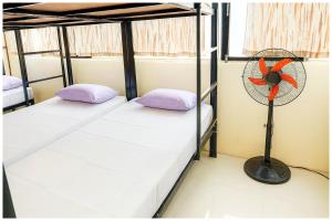 Mahakal Road Budget Kashipra Inn # Near Shri Mahakaleshwar Jyotirlinga Temple - Railway Station - With Fully Air Conditioned - Free Wi-fi - Room Service - Free Parking Available - Best Budgat Hotel