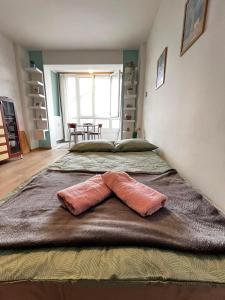 Bogota Central Apt w Office Space and Wifi near Metro