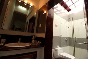 Bathroom, Myanmar Life Hotel in Yangon