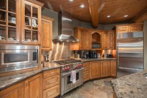 Cedarcrest Lodge - Luxury Lakota Estate