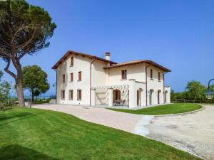 Apartment With Swimming Pool In Vinci Hills