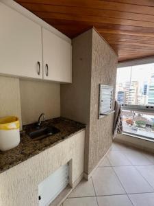 Apto a 80 metros do mar para 8 pessoas