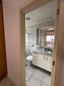 Apto a 80 metros do mar para 8 pessoas