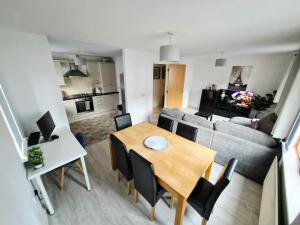 Easy access 2Bed Apt ground floor near City Centre