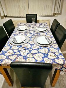 Easy access 2Bed Apt ground floor near City Centre