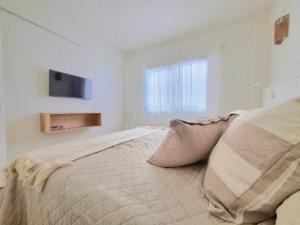 Estilo y moderno Guemes y Aldrey Aloha Host