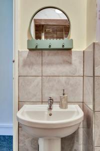 Lovely Home, Easy Connection to Central London