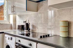 Lovely Home, Easy Connection to Central London