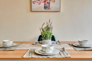 Lovely Home, Easy Connection to Central London