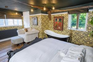 Luxury Rock & Roll Suite in Manor House