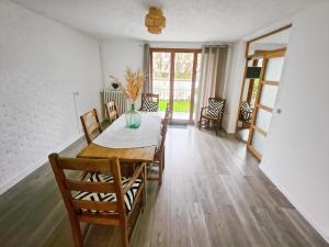 Appartement Chaleureux, Jardin Privé, Centre ville