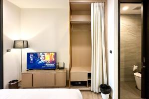 Edge - High Floor Sea View Condo with Rooftop Pool