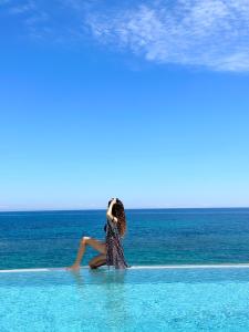 Pearl Apartment Seafront Villa with Infinity Pool