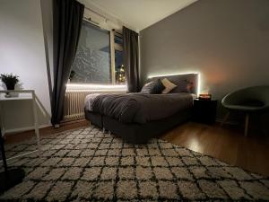 Central Oslo - Deluxe Queen Bedroom in Majorstuen Bogstadveien Shopping