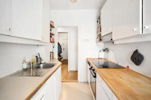 Central Oslo - Deluxe Queen Bedroom in Majorstuen Bogstadveien Shopping