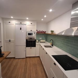 Central family apartment near the beach