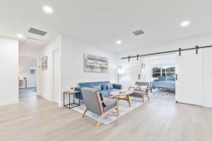 Relaxing Waterfront 3BR 2BA with Pool Fire Pit BBQ Hammock Tree Swing