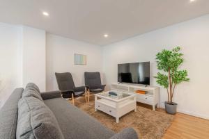 Spacious Light-Filled Flat with Garage by HostWise