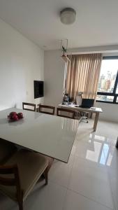 Apartamento até 7 pessoas - Piscina - Churrasqueira - 2 garagens