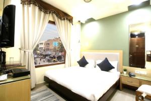 Prime Hotel Star ViewNear RK ashram metro5min from New Delhi railway station and Connaught place
