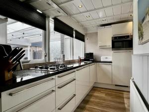 Ruhiges Ferienhaus uneinsehbarer großer Garten, komplett eingezäunt 160 m hoch