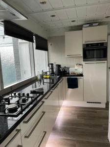 Ruhiges Ferienhaus uneinsehbarer großer Garten, komplett eingezäunt 160 m hoch