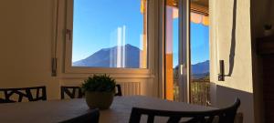 Blue Panorama del lago Perledo