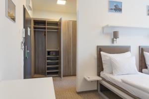 Airport Hotel - Check-in Nonstop