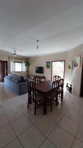 Casa na Praia Martim de Sá com Piscina