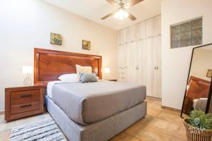 Prime Location 1 Block to Malecon Smart TV & WiFi