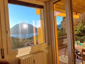 Blue Panorama del lago Perledo