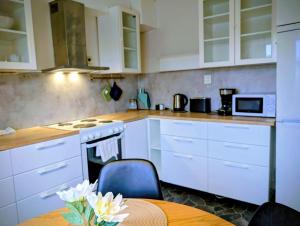 Cosy & modern 3-sleeps apartment near Katrineholm Centre