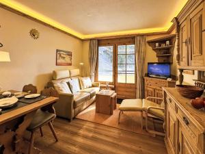 Apartment Chesa Alvetern 5 by Interhome